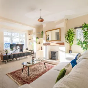 Charming Getaway In Holiday home Altrincham