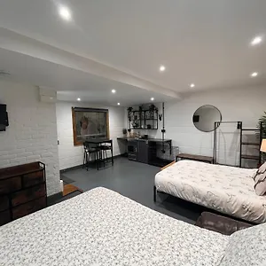 Sleep Next To A Horse In A Stable By The ! Apartment Exeter