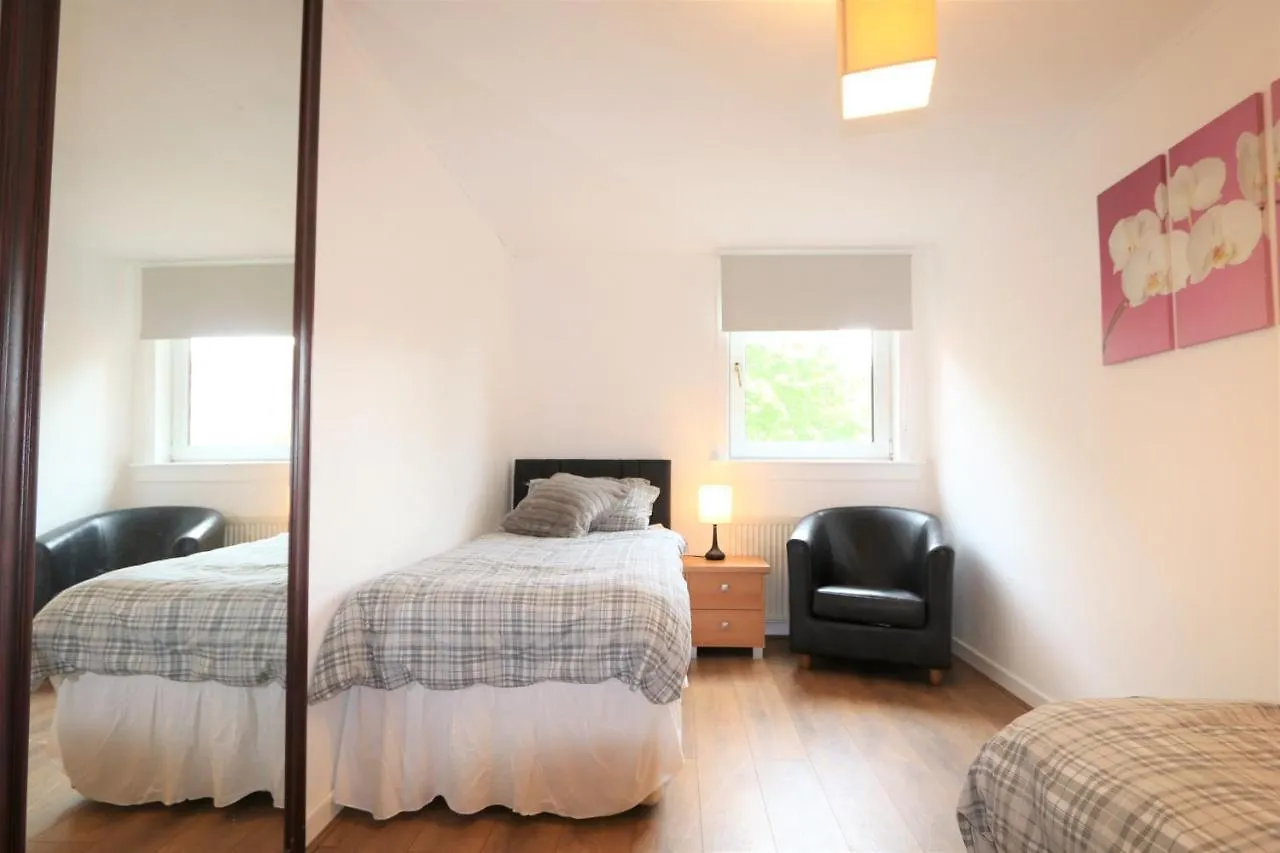 City Centre Rooms - Castle Barns Edinburgh Apartment